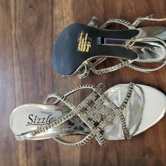 Shoes - Picture 4 of 4